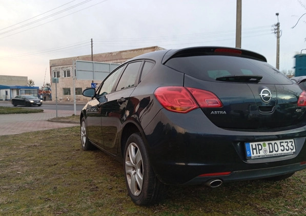 Opel Astra cena 21999 przebieg: 197000, rok produkcji 2011 z Oborniki małe 137